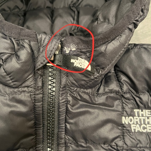 The North Face Toddler Thermoball Hooded Jacket - Picture 4 of 5